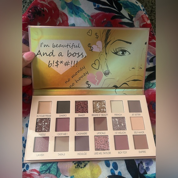 Italia Deluxe Boss Bisch Eyeshadow Palette - Picture 3 of 4